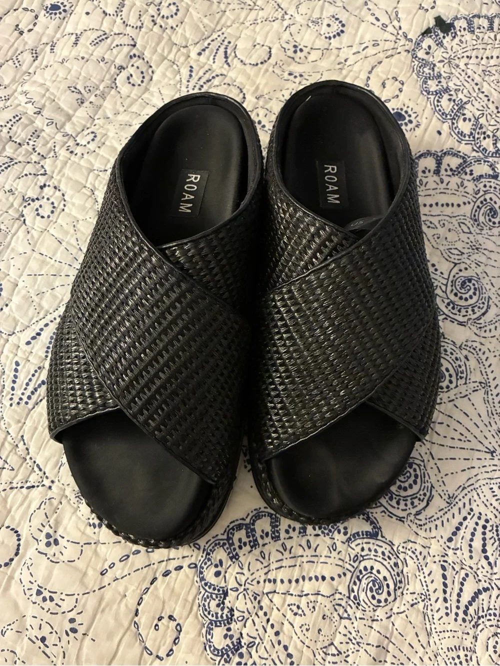 ROAM Cross Stack Black Raffia Sandals - size 10